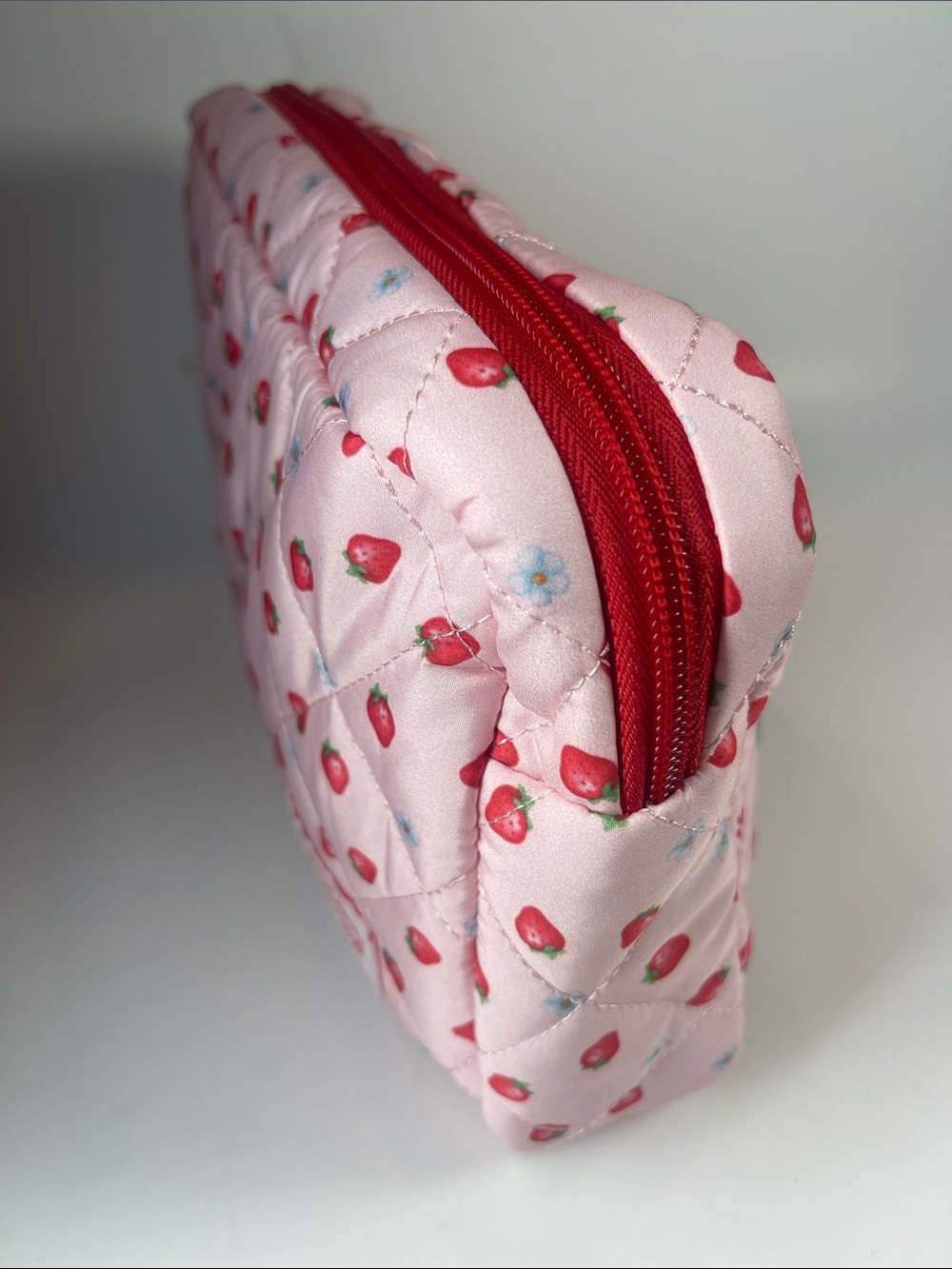 Strawberry Shortcake Pink Quilted Cosmetic Makeup Bag Pouch NWOT - Picture 5 of 11